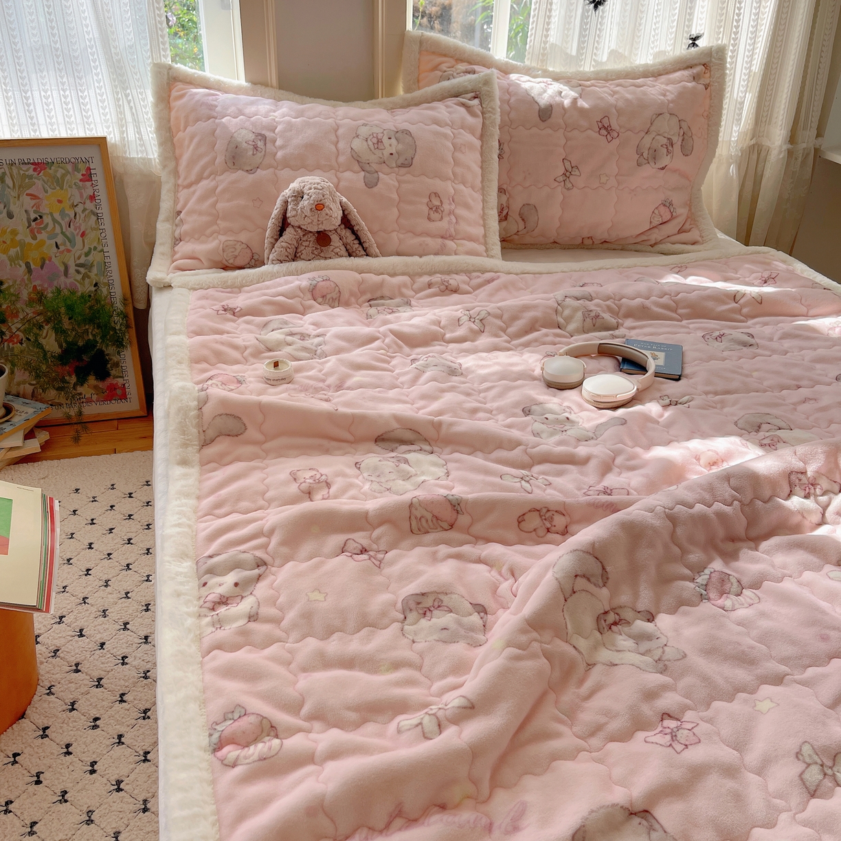 91家纺网 家纺一手货源 找家纺 红嘴企鹅 2025新款高克重牛奶绒印花床护垫床褥 羞羞猫