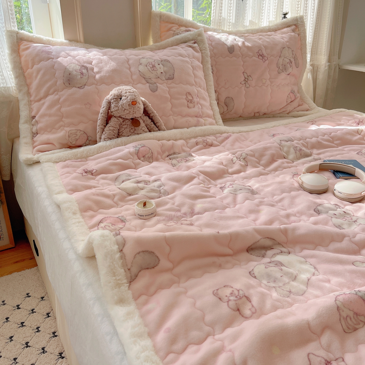 91家纺网 家纺一手货源 找家纺 红嘴企鹅 2025新款高克重牛奶绒印花床护垫床褥 羞羞猫