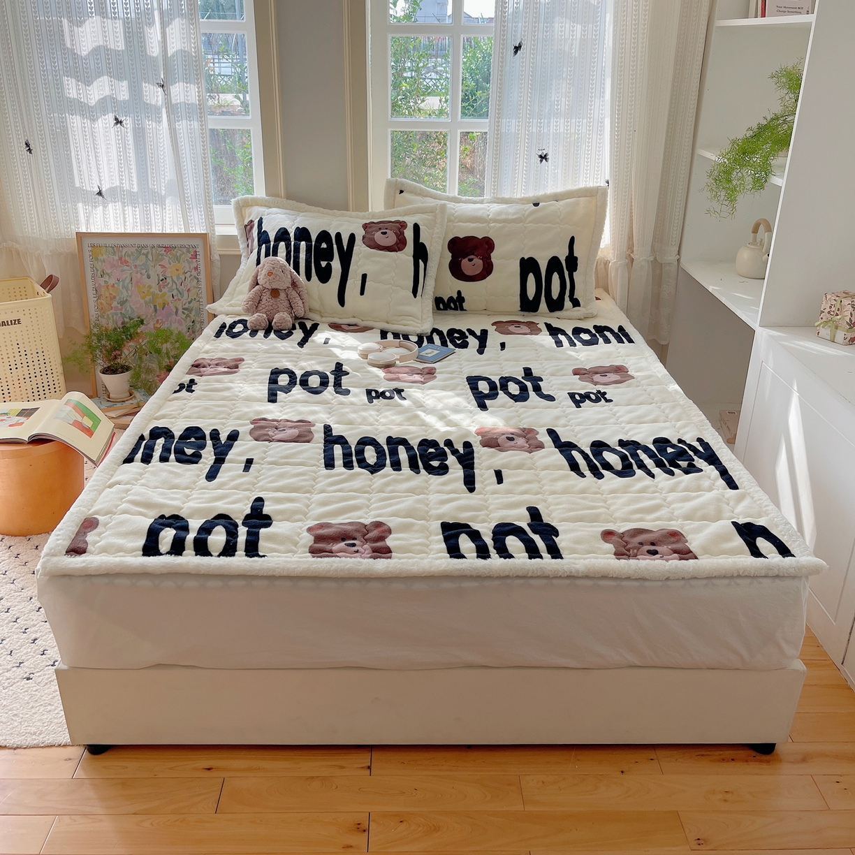 红嘴企鹅 2025新款高克重牛奶绒印花床护垫床褥 字母熊