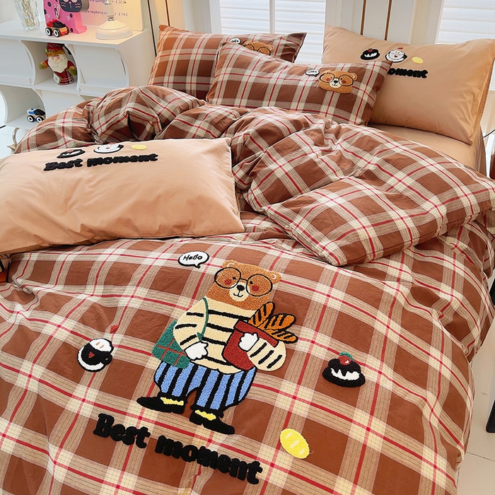 91家纺网 家纺一手货源 找家纺 炫拼家纺 2025新款A类全棉40支水洗棉毛巾绣四件套-卡通多巴胺 面包熊