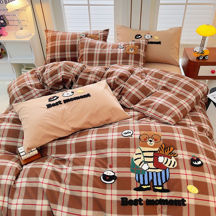 91家纺网 家纺一手货源 找家纺 炫拼家纺 2025新款A类全棉40支水洗棉毛巾绣四件套-卡通多巴胺 面包熊