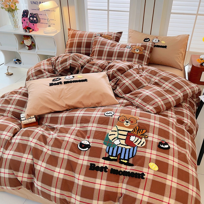 91家纺网 家纺一手货源 找家纺 炫拼家纺 2025新款A类全棉40支水洗棉毛巾绣四件套-卡通多巴胺 面包熊