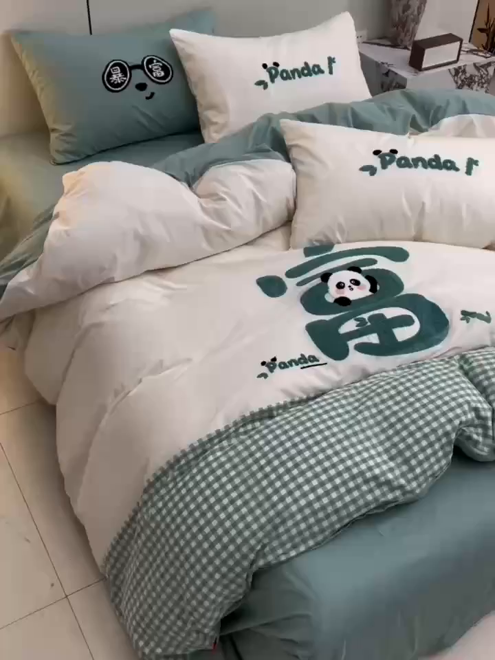 91家纺网 家纺一手货源 找家纺 炫拼家纺 2025新款A类全棉40支水洗棉毛巾绣四件套-卡通多巴胺 暴富