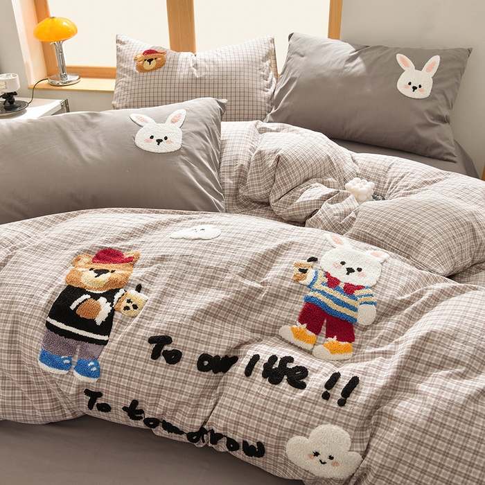 91家纺网 家纺一手货源 找家纺 炫拼家纺 2025新款A类全棉40支水洗棉毛巾绣四件套-卡通多巴胺 快乐伙伴