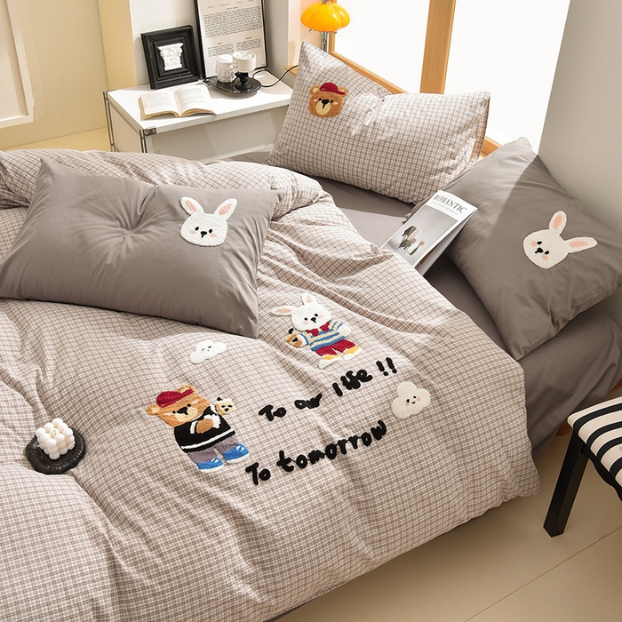 91家纺网 家纺一手货源 找家纺 炫拼家纺 2025新款A类全棉40支水洗棉毛巾绣四件套-卡通多巴胺 快乐伙伴