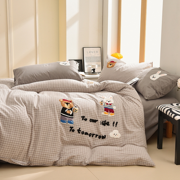 91家纺网 家纺一手货源 找家纺 炫拼家纺 2025新款A类全棉40支水洗棉毛巾绣四件套-卡通多巴胺 快乐伙伴