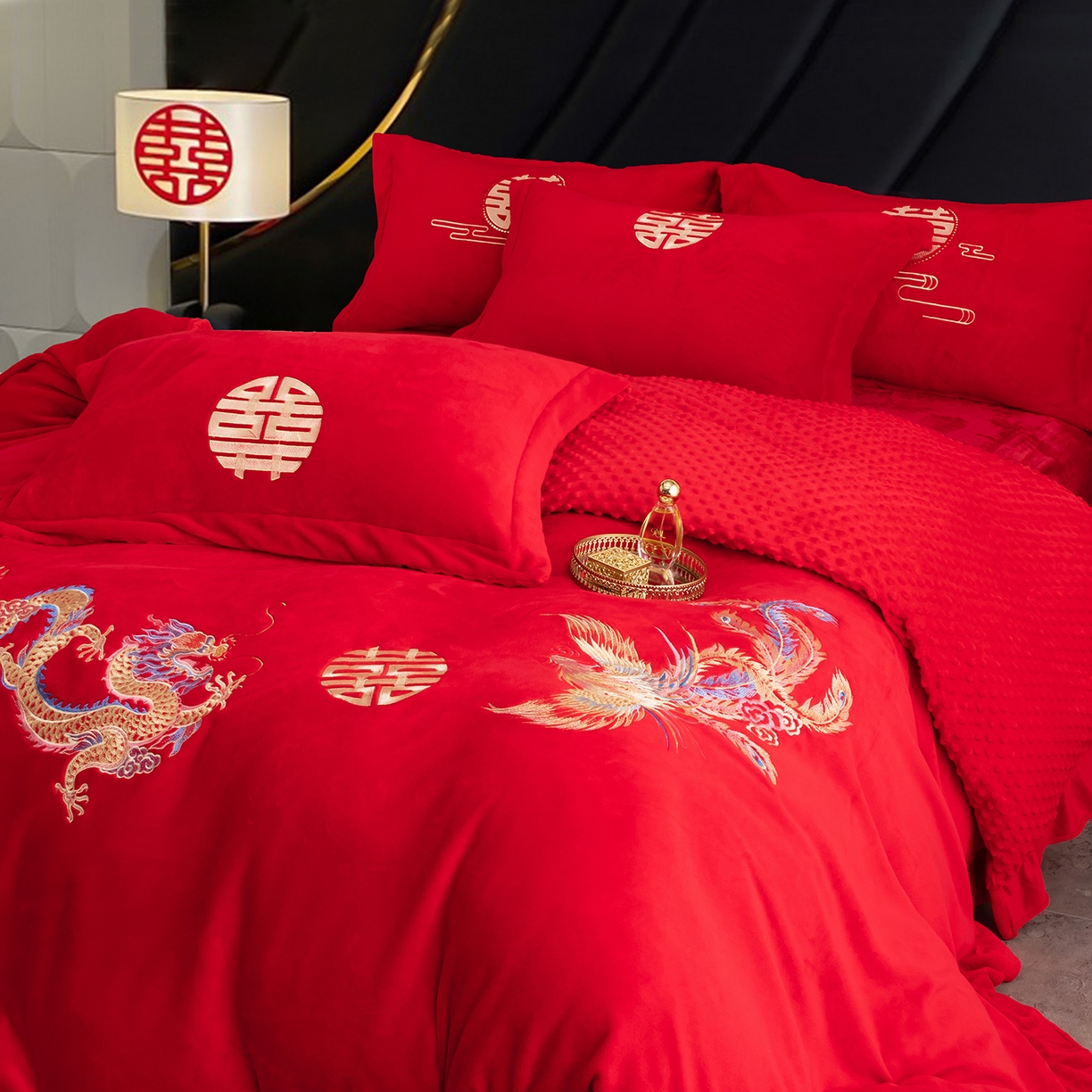 91家纺网 家纺一手货源 找家纺 卓缦家纺 2025新款牛奶绒豆豆绒婚庆四件套 龙悦凤鸣