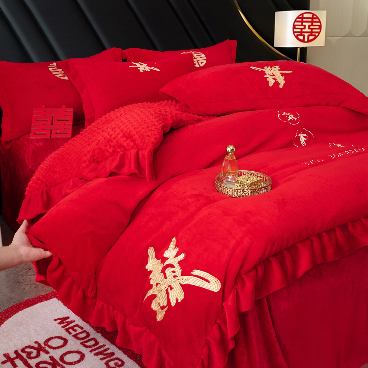 91家纺网 家纺一手货源 找家纺 卓缦家纺 2025新款牛奶绒豆豆绒婚庆四件套 双喜临门