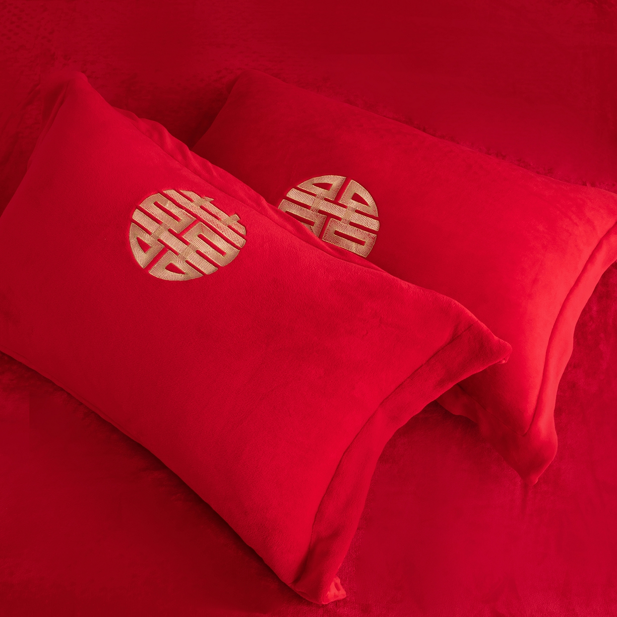 91家纺网 家纺一手货源 找家纺 卓缦家纺 2025新款牛奶绒豆豆绒婚庆四件套 龙悦凤鸣