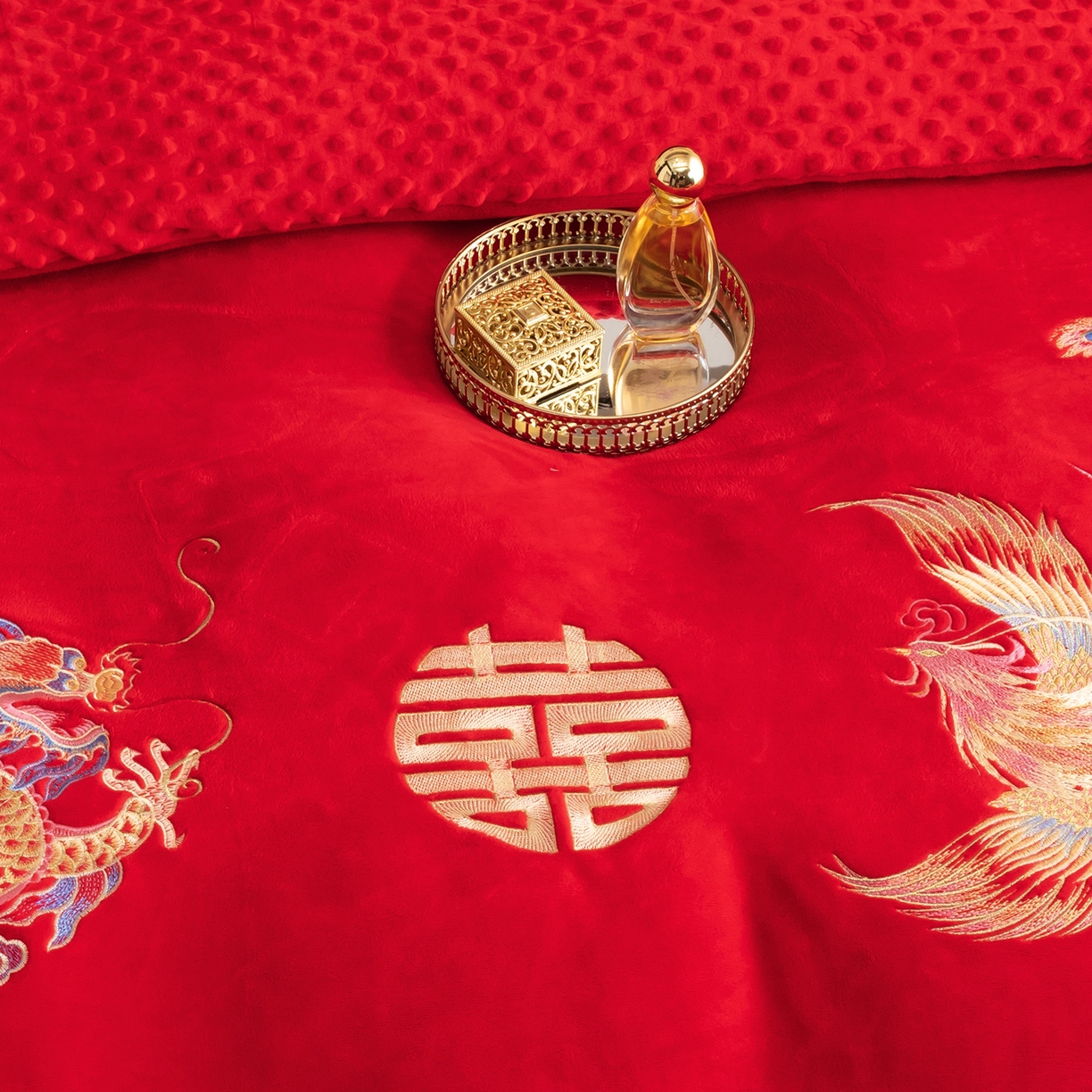 91家纺网 家纺一手货源 找家纺 卓缦家纺 2025新款牛奶绒豆豆绒婚庆四件套 龙悦凤鸣