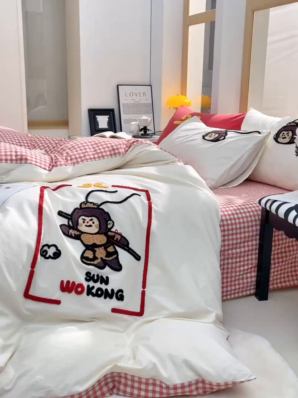 91家纺网 家纺一手货源 找家纺 炫拼家纺 2025新款A类全棉40支水洗棉毛巾绣四件套-卡通多巴胺 美猴王