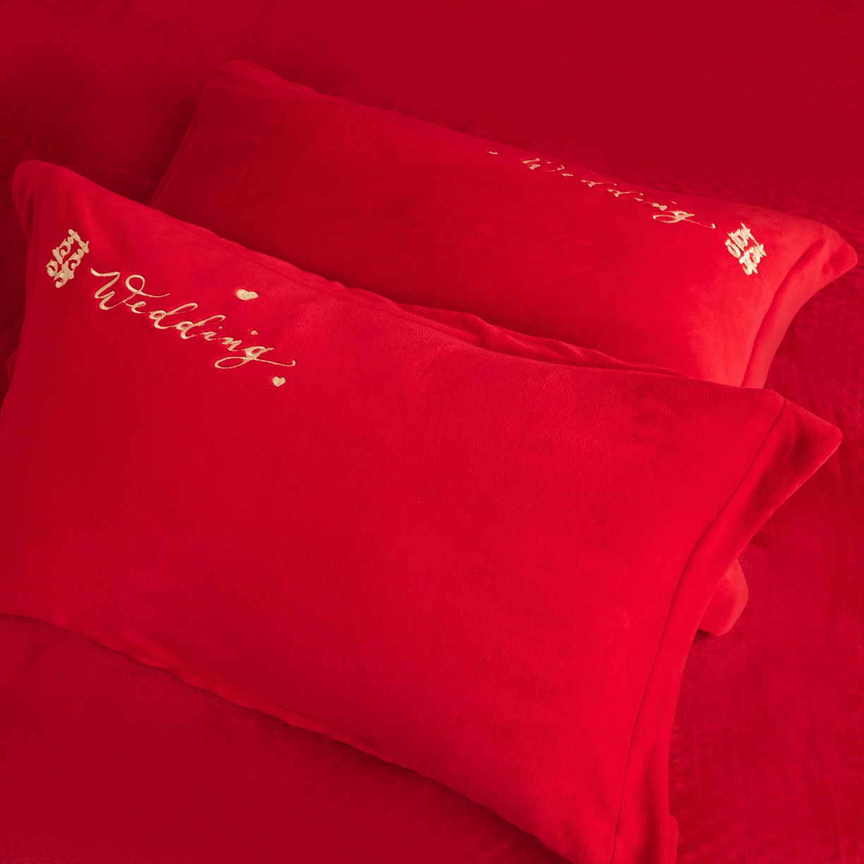 91家纺网 家纺一手货源 找家纺 卓缦家纺 2025新款牛奶绒豆豆绒婚庆四件套 欢欢喜喜