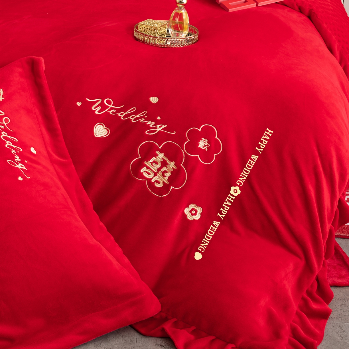 91家纺网 家纺一手货源 找家纺 卓缦家纺 2025新款牛奶绒豆豆绒婚庆四件套 欢欢喜喜