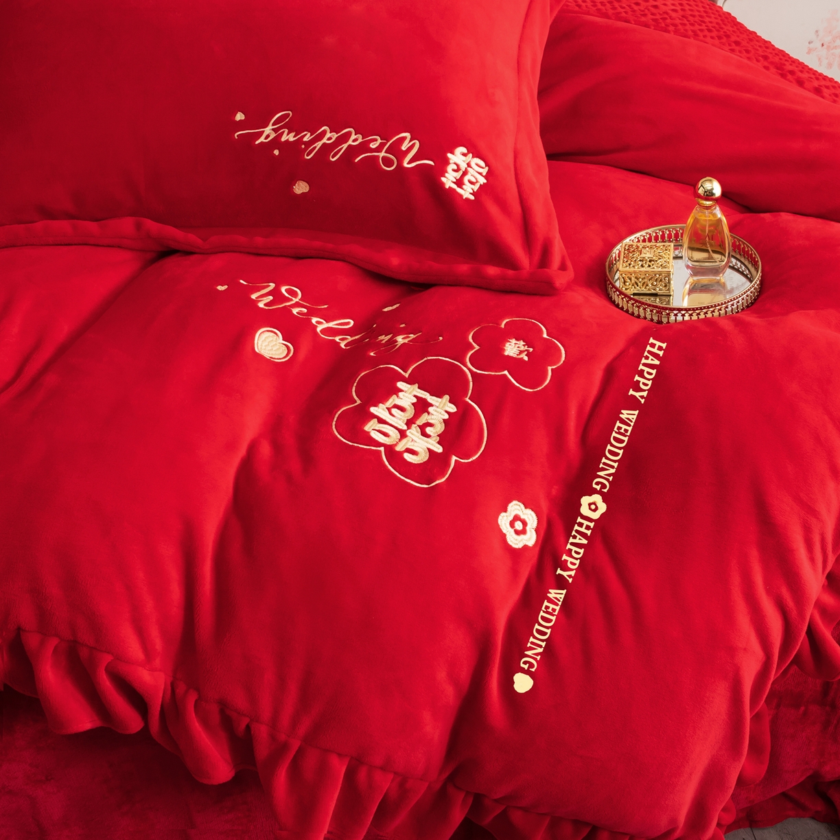 91家纺网 家纺一手货源 找家纺 卓缦家纺 2025新款牛奶绒豆豆绒婚庆四件套 欢欢喜喜