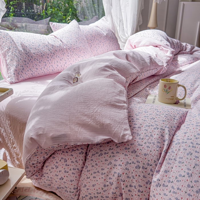 91家纺网 家纺一手货源 找家纺 王朝国际 2026新款直播电商热款彩竺棉四件套 粉泡芙