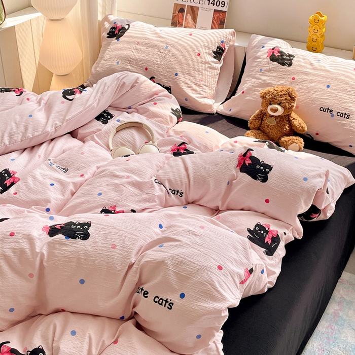 91家纺网 家纺一手货源 找家纺 维娜斯家纺 2025新款印花双层纱四件套亲肤柔软适合裸睡 欢乐猫咪