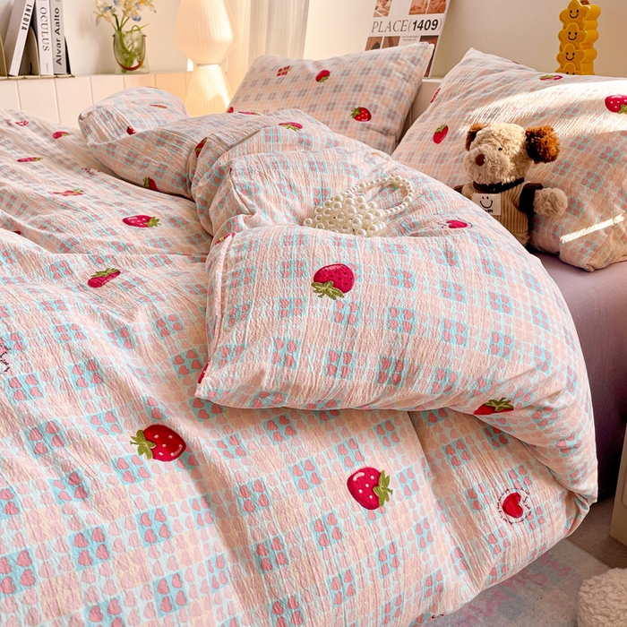 91家纺网 家纺一手货源 找家纺 维娜斯家纺 2025新款印花双层纱四件套亲肤柔软适合裸睡 奶油草莓