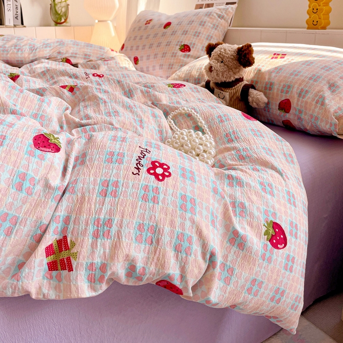 91家纺网 家纺一手货源 找家纺 维娜斯家纺 2025新款印花双层纱四件套亲肤柔软适合裸睡 奶油草莓