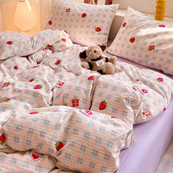 91家纺网 家纺一手货源 找家纺 维娜斯家纺 2025新款印花双层纱四件套亲肤柔软适合裸睡 奶油草莓