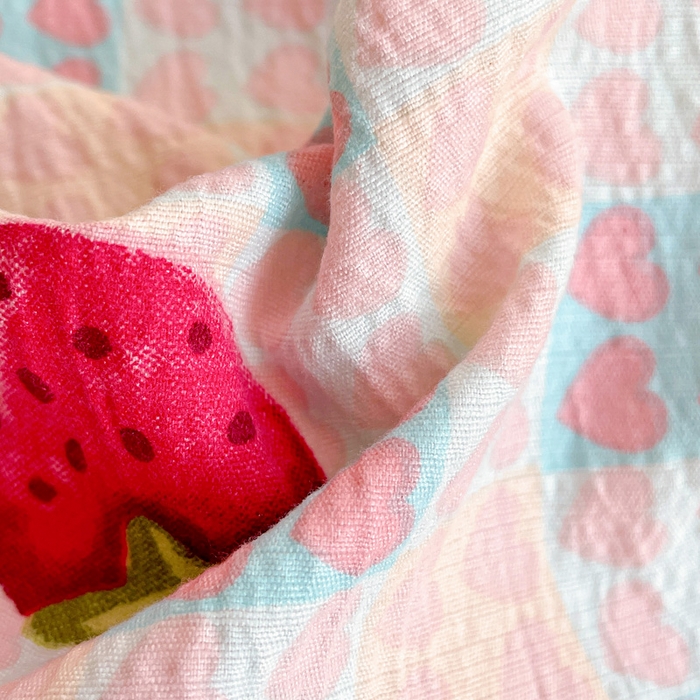 91家纺网 家纺一手货源 找家纺 维娜斯家纺 2025新款印花双层纱四件套亲肤柔软适合裸睡 奶油草莓