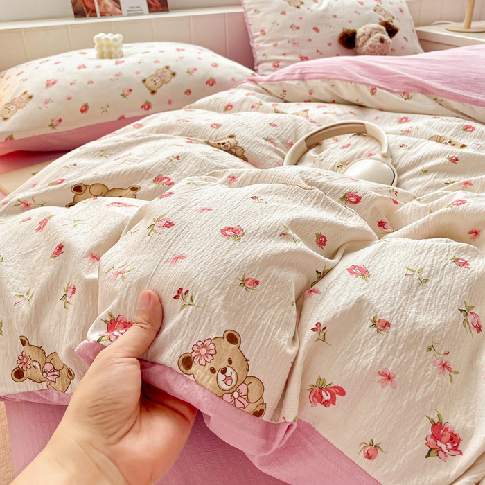 91家纺网 家纺一手货源 找家纺 维娜斯家纺 2025新款印花双层纱四件套亲肤柔软适合裸睡 小熊花园