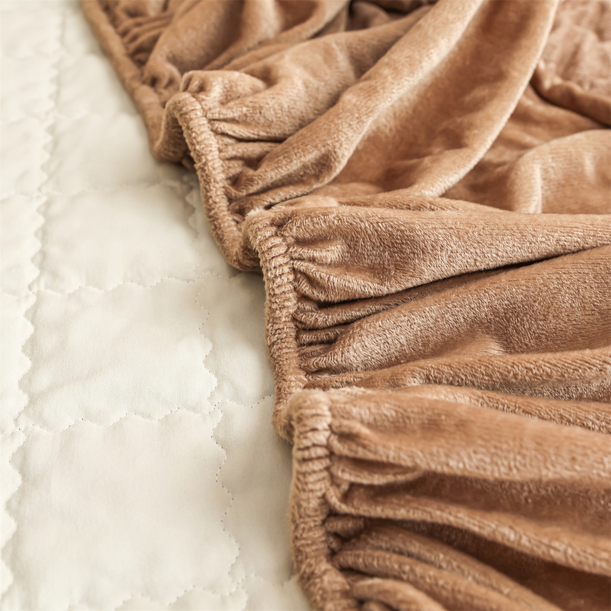 91家纺网 家纺一手货源 找家纺 （总）潮邦创意家居 2025新款婴儿绒夹棉床笠单品单件床垫保护套