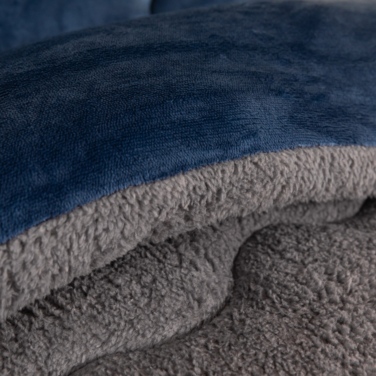 91家纺网 家纺一手货源 找家纺 （总）永耀家纺 2025新款牛奶绒冬被羊羔绒被子跨境外贸电商直播网销供货