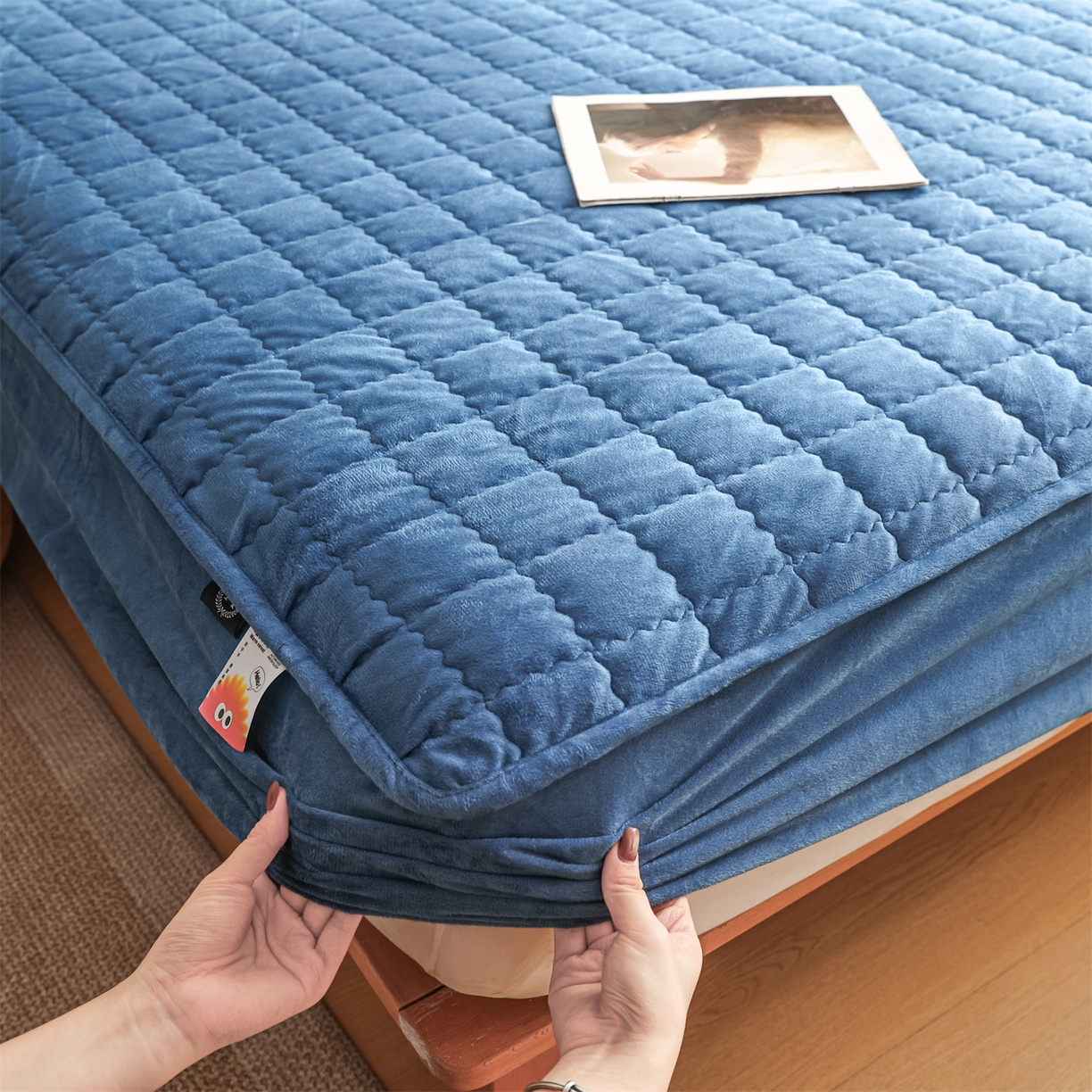 91家纺网 家纺一手货源 找家纺 潮邦创意家居 2025新款婴儿绒夹棉床笠单品单件床垫保护套 宾利蓝