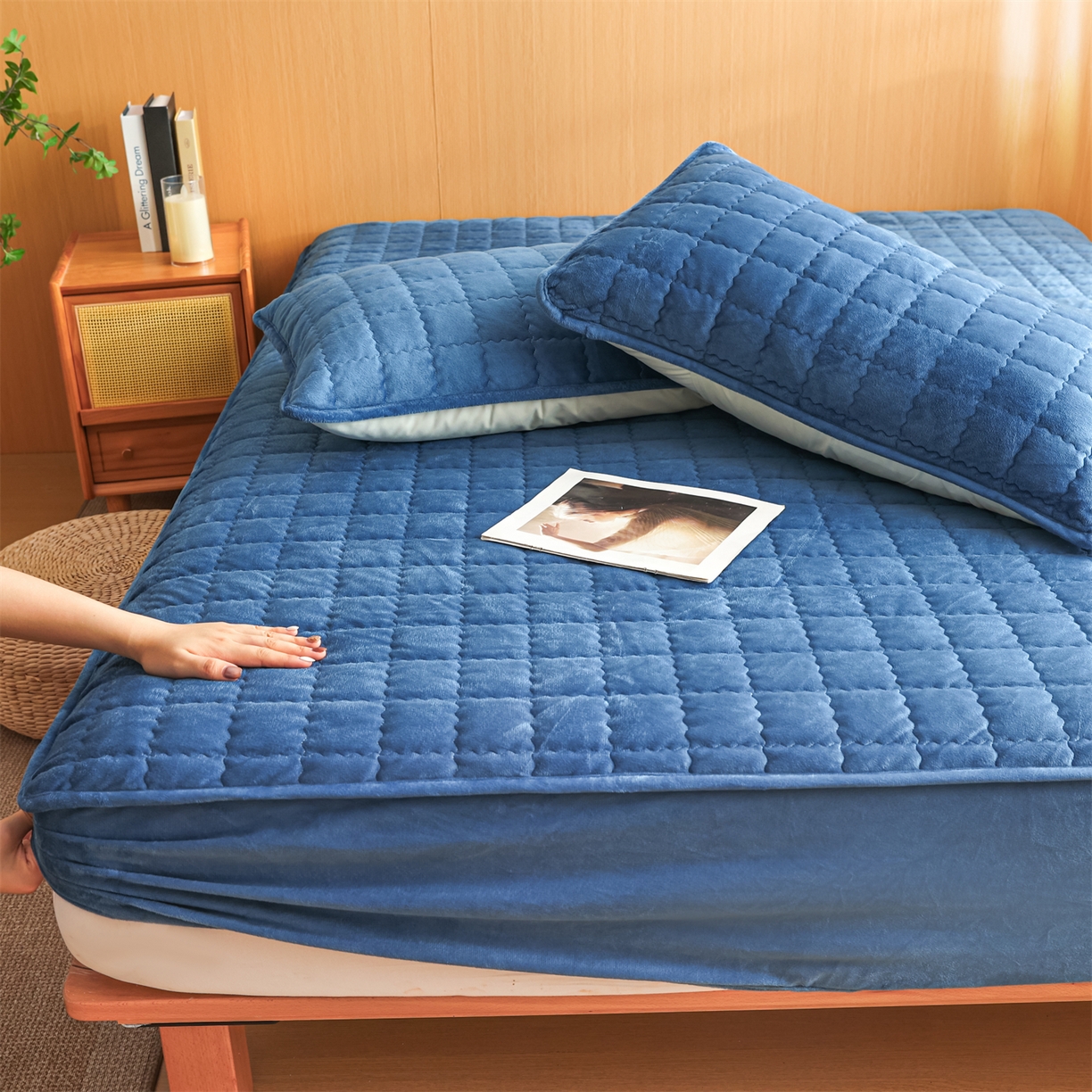 91家纺网 家纺一手货源 找家纺 潮邦创意家居 2025新款婴儿绒夹棉床笠单品单件床垫保护套 宾利蓝