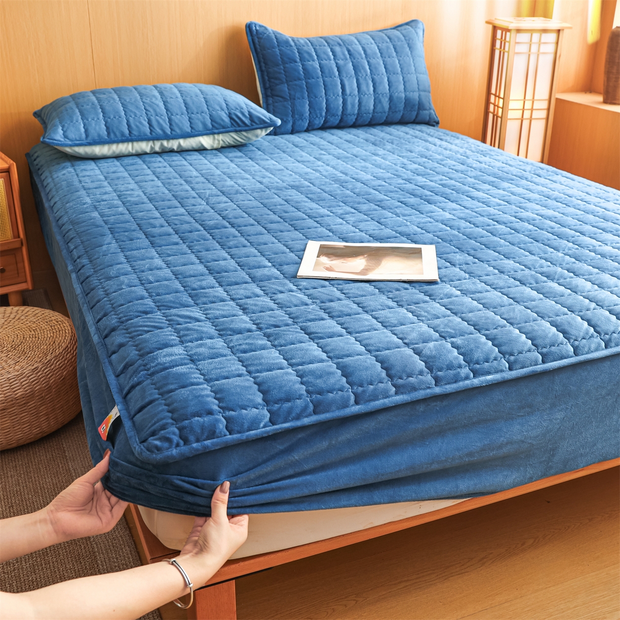 91家纺网 家纺一手货源 找家纺 潮邦创意家居 2025新款婴儿绒夹棉床笠单品单件床垫保护套 宾利蓝