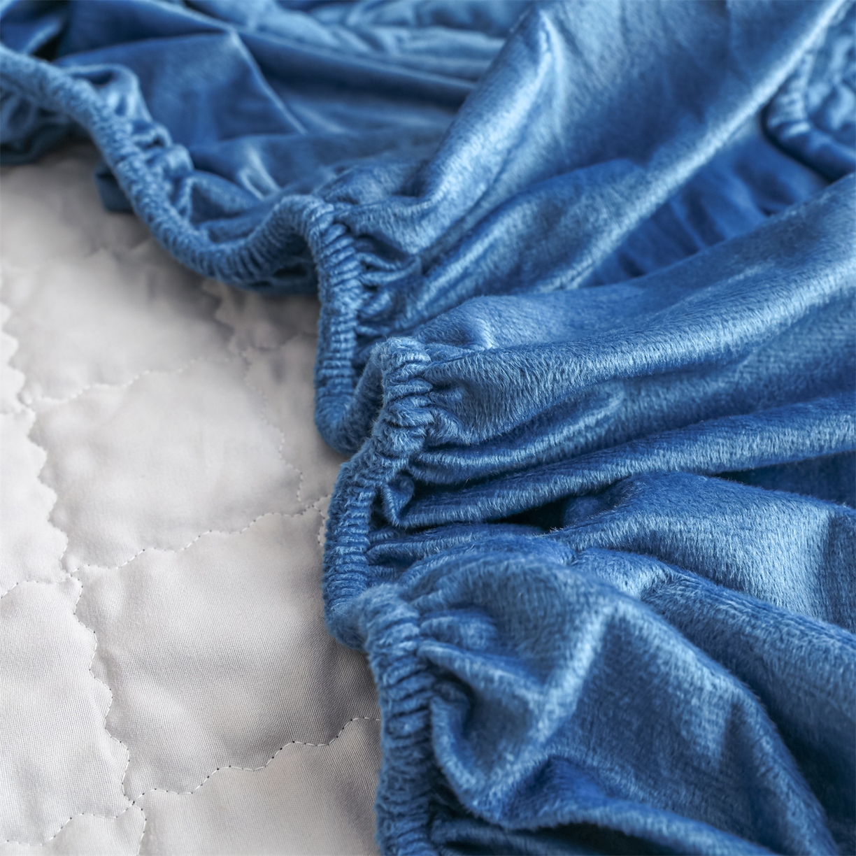 91家纺网 家纺一手货源 找家纺 潮邦创意家居 2025新款婴儿绒夹棉床笠单品单件床垫保护套 宾利蓝