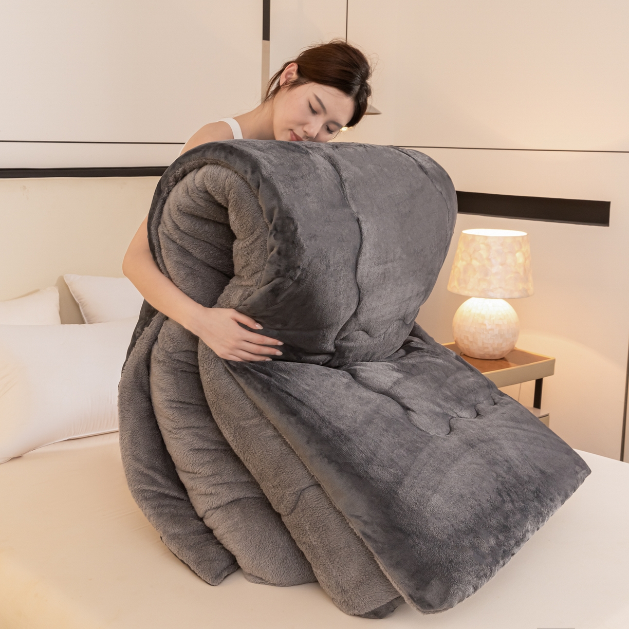 永耀家纺 2025新款牛奶绒冬被羊羔绒被子跨境外贸电商直播网销供货 灰色