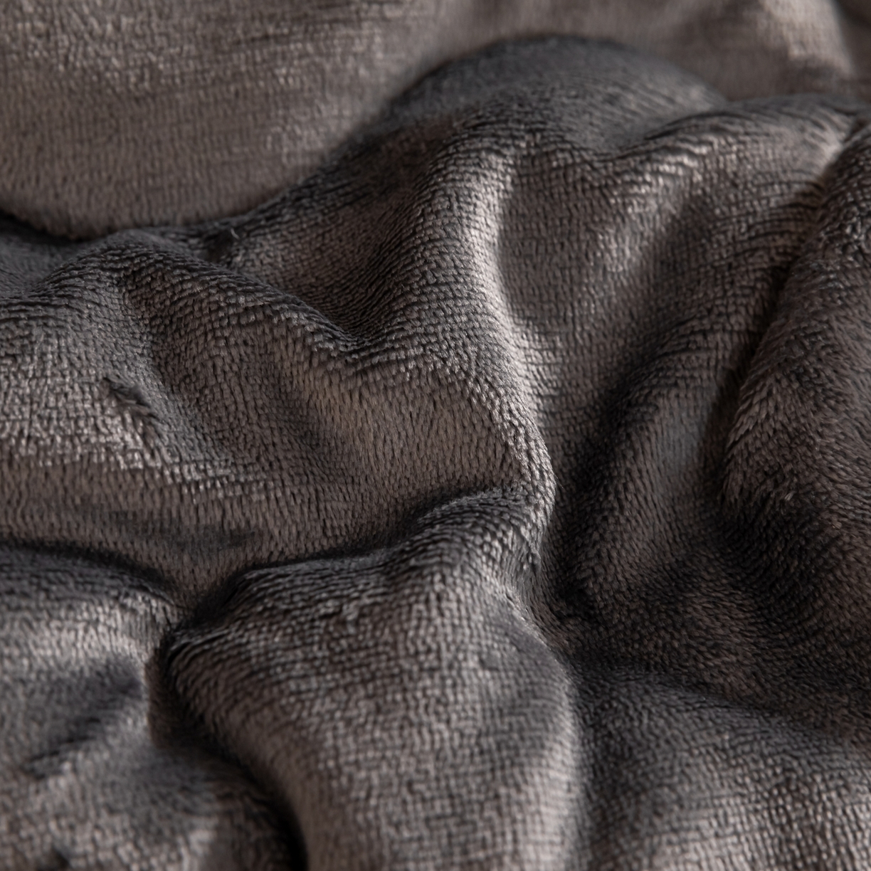 91家纺网 家纺一手货源 找家纺 永耀家纺 2025新款牛奶绒冬被羊羔绒被子跨境外贸电商直播网销供货 灰色