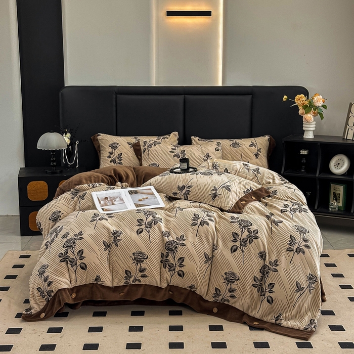 91家纺网 家纺一手货源 找家纺 （总）晚爱家纺（原晚安家居） 2025新款宽边纽扣款雕花绒四件套烂花立体雕花牛奶绒