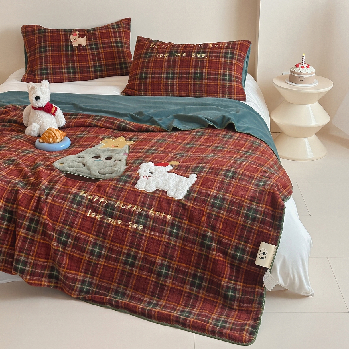 91家纺网 家纺一手货源 找家纺 桃子家居 2025新款A类ins全消光高品质仿生绵羊绒三角针工艺兔毛贴布绣刺绣加厚牛奶绒毛毯多功能毯 绒毛毯-三角针圣诞狗狗