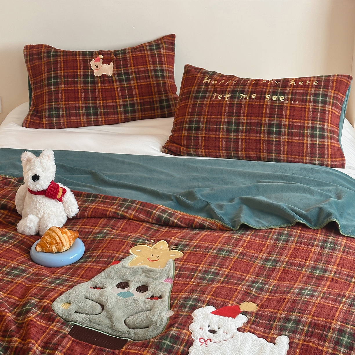 91家纺网 家纺一手货源 找家纺 桃子家居 2025新款A类ins全消光高品质仿生绵羊绒三角针工艺兔毛贴布绣刺绣加厚牛奶绒毛毯多功能毯 绒毛毯-三角针圣诞狗狗