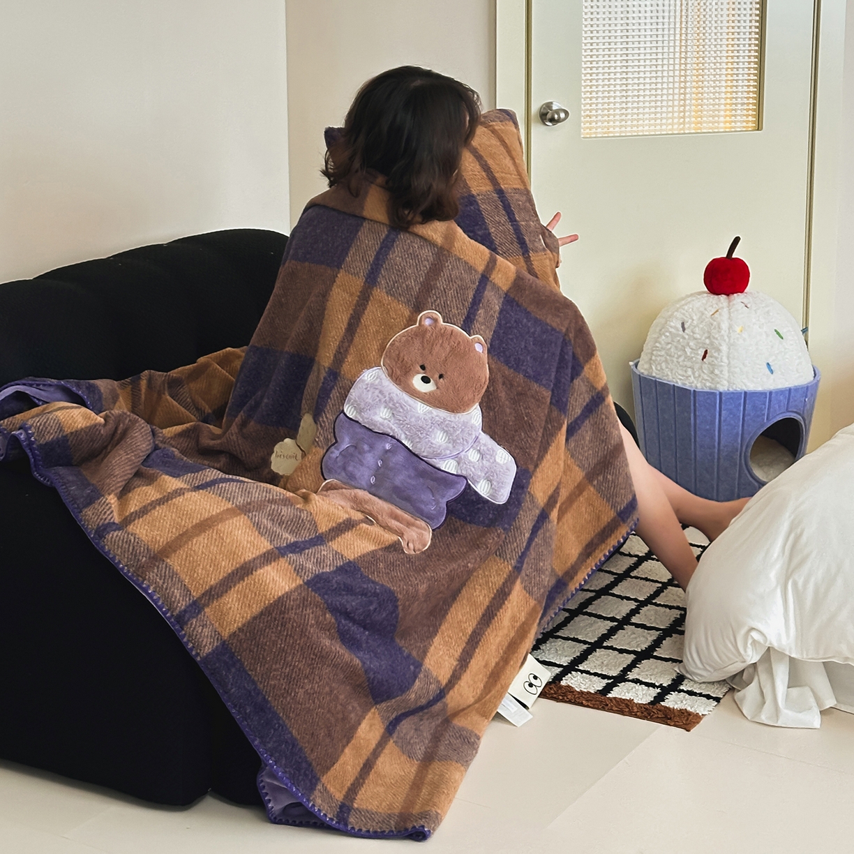 91家纺网 家纺一手货源 找家纺 （总）桃子家居 2025新款A类ins全消光高品质仿生绵羊绒三角针工艺兔毛贴布绣刺绣加厚牛奶绒毛毯多功能毯