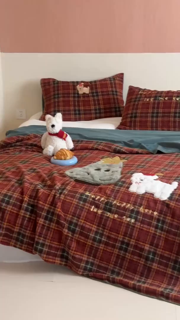 91家纺网 家纺一手货源 找家纺 桃子家居 2025新款A类ins全消光高品质仿生绵羊绒三角针工艺兔毛贴布绣刺绣加厚牛奶绒毛毯多功能毯 绒毛毯-三角针圣诞狗狗