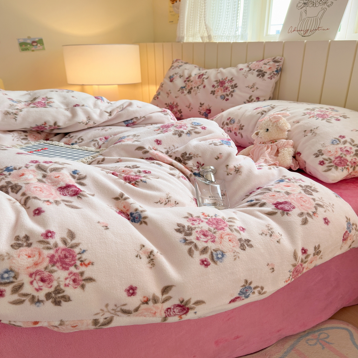 91家纺网 家纺一手货源 找家纺 丽美人家纺 2025新款印花双面加厚绒高克重牛奶绒被罩单品被套单件被套 山茶花语-粉