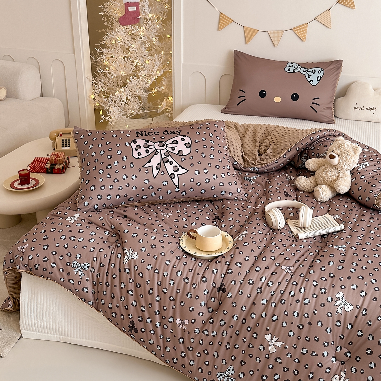 91家纺网 家纺一手货源 找家纺 RYB红黄兰 2025新款设计师原创针织棉暖暖豆豆绒秋冬被芯被子 豹纹蝴蝶结