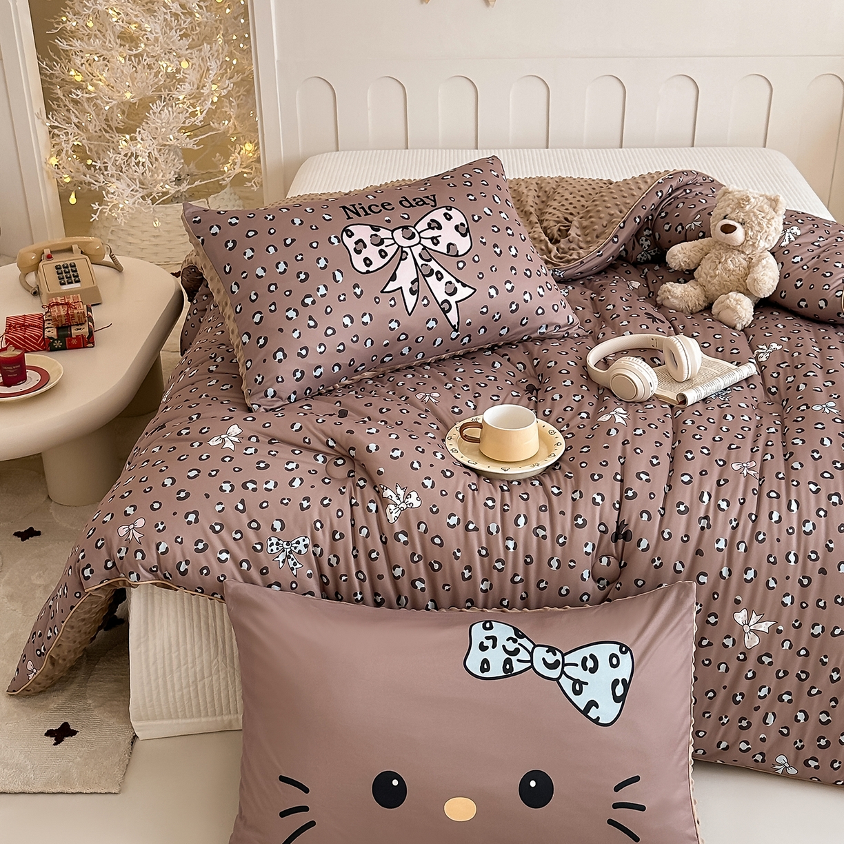 91家纺网 家纺一手货源 找家纺 RYB红黄兰 2025新款设计师原创针织棉暖暖豆豆绒秋冬被芯被子 豹纹蝴蝶结