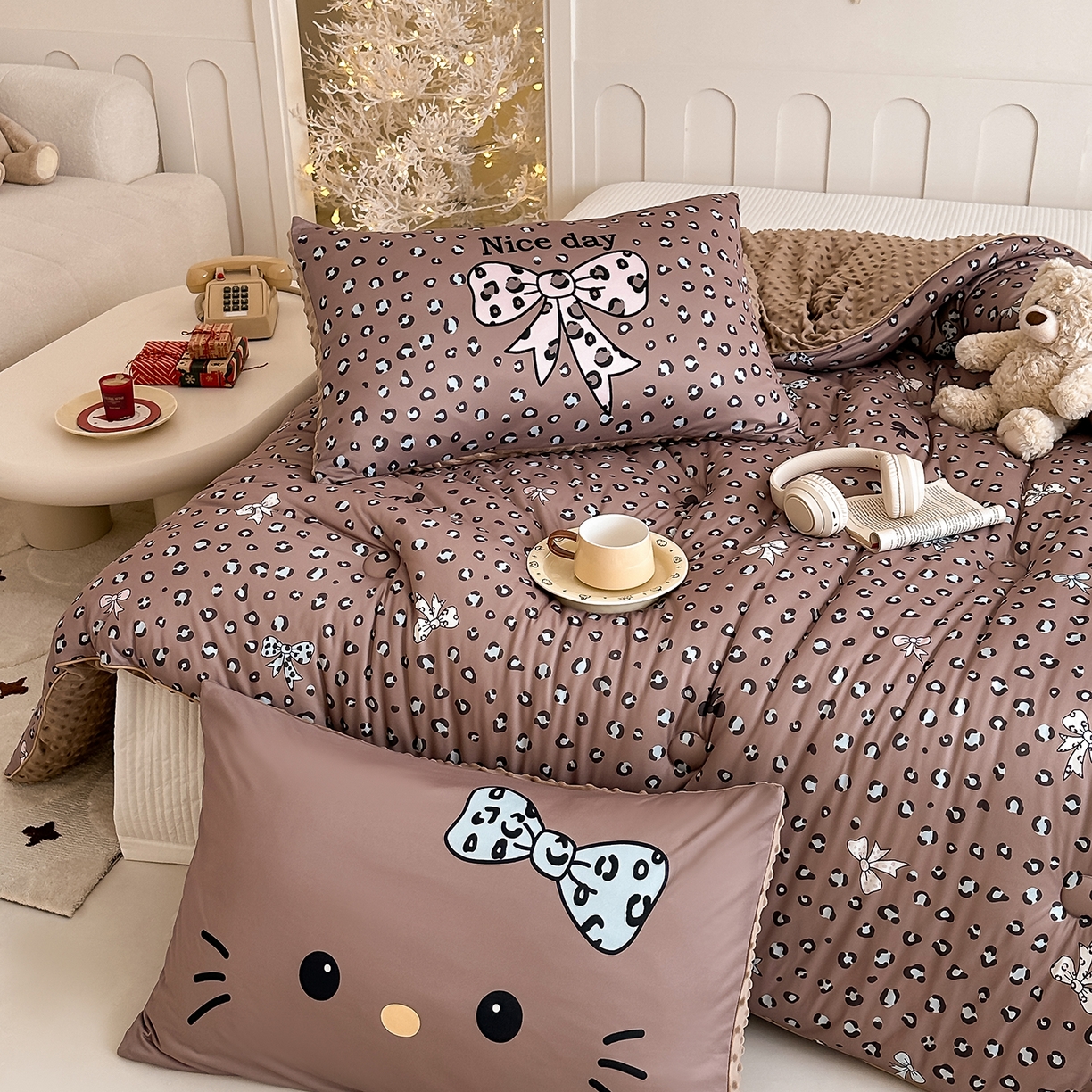 91家纺网 家纺一手货源 找家纺 RYB红黄兰 2025新款设计师原创针织棉暖暖豆豆绒秋冬被芯被子 豹纹蝴蝶结