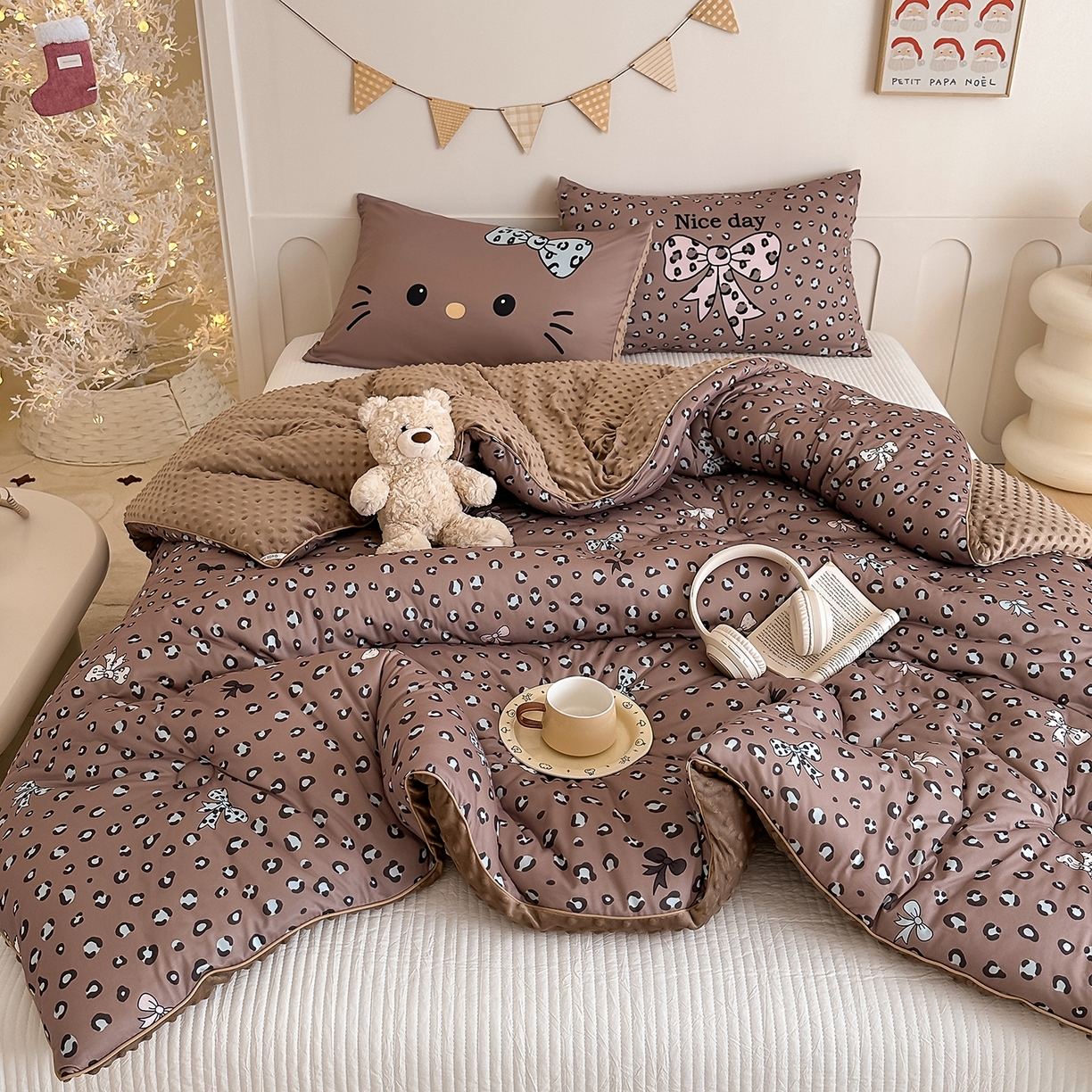 91家纺网 家纺一手货源 找家纺 RYB红黄兰 2025新款设计师原创针织棉暖暖豆豆绒秋冬被芯被子 豹纹蝴蝶结