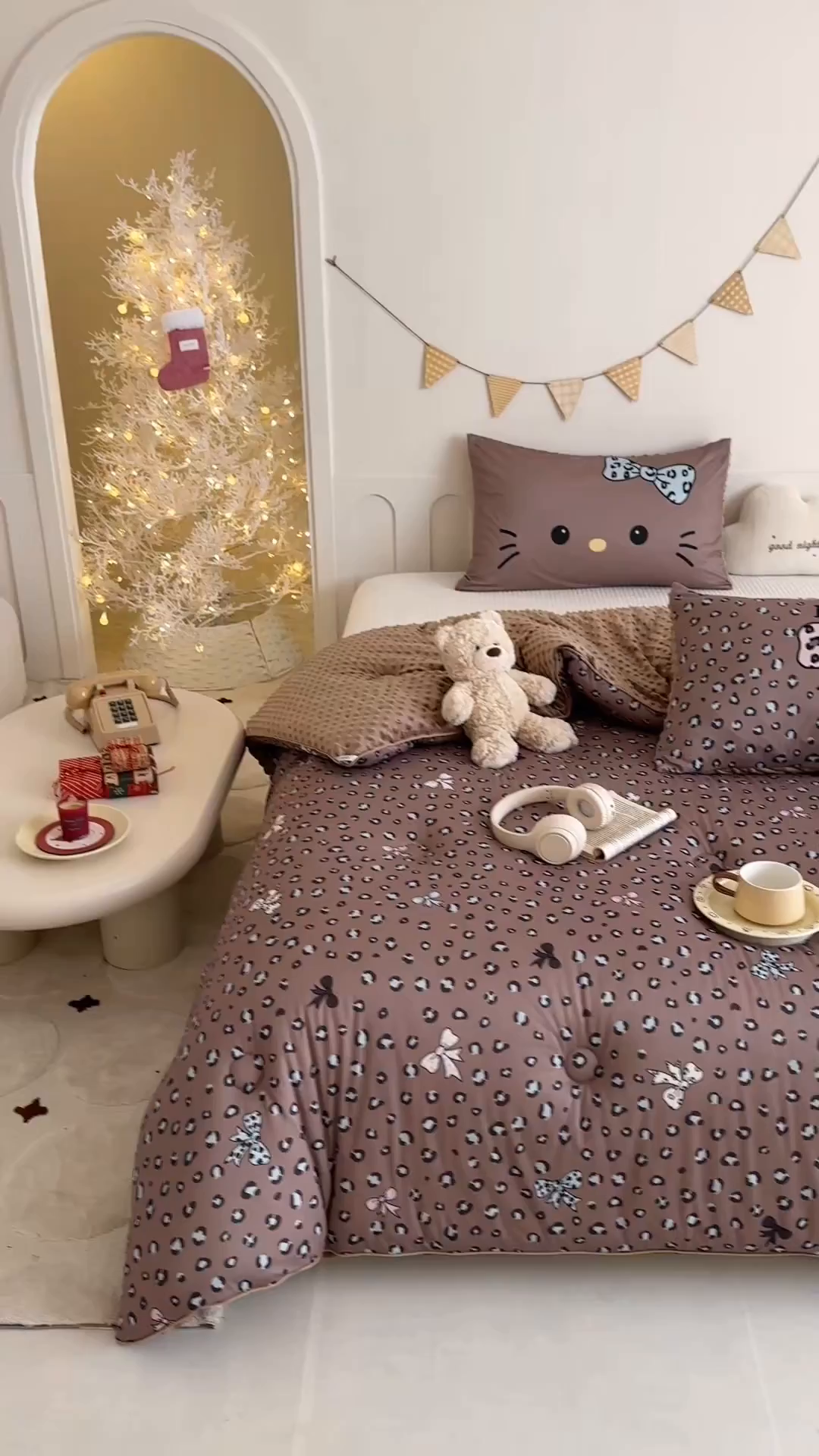 91家纺网 家纺一手货源 找家纺 RYB红黄兰 2025新款设计师原创针织棉暖暖豆豆绒秋冬被芯被子 豹纹蝴蝶结