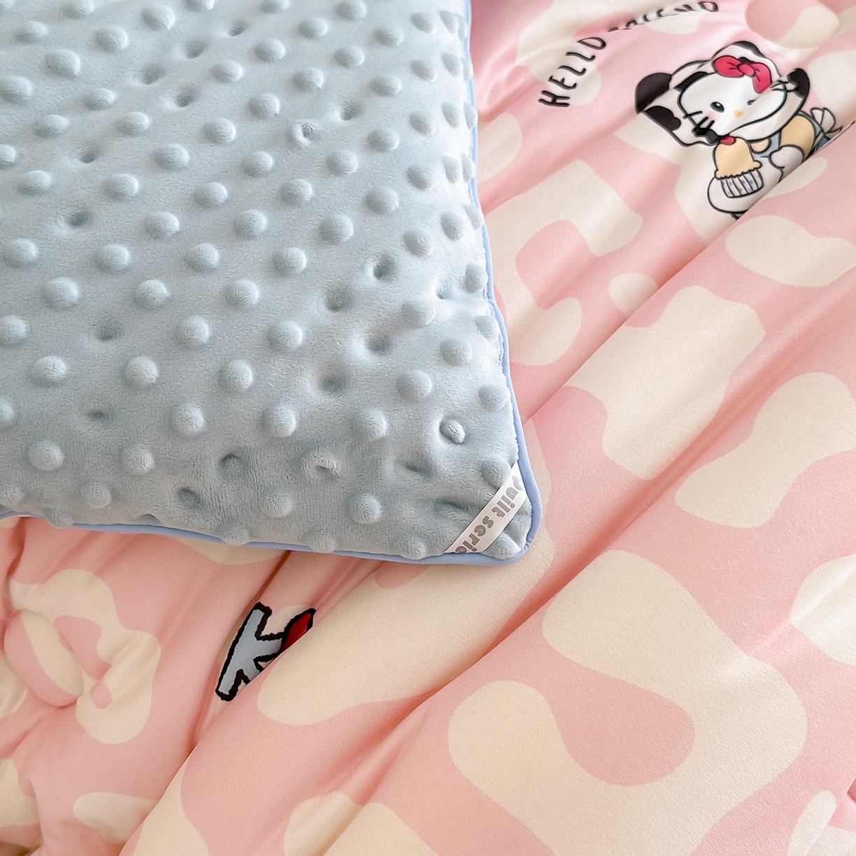 91家纺网 家纺一手货源 找家纺 RYB红黄兰 2025新款设计师原创针织棉暖暖豆豆绒秋冬被芯被子 豹纹奶牛猫