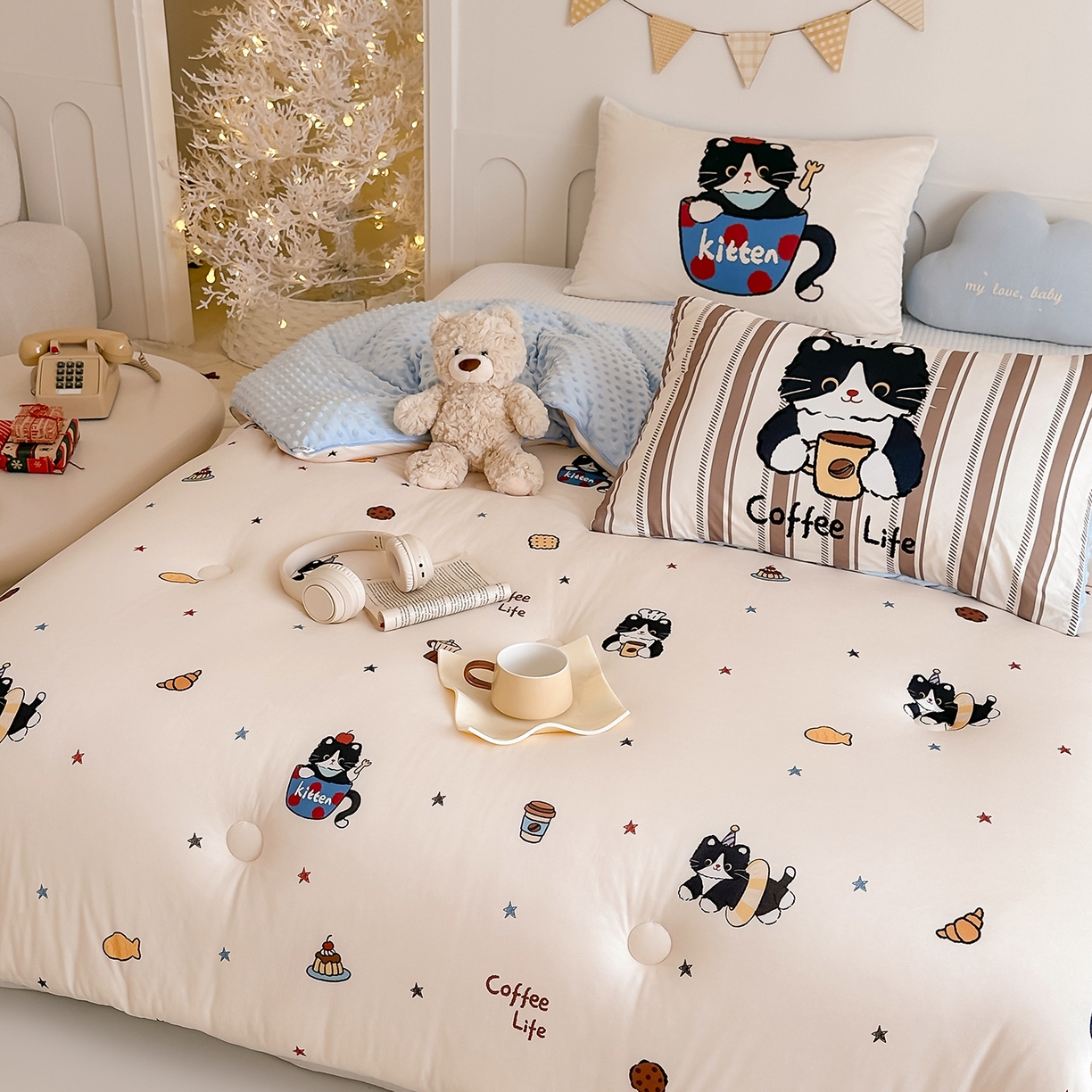 91家纺网 家纺一手货源 找家纺 RYB红黄兰 2025新款设计师原创针织棉暖暖豆豆绒秋冬被芯被子 黑猫日记