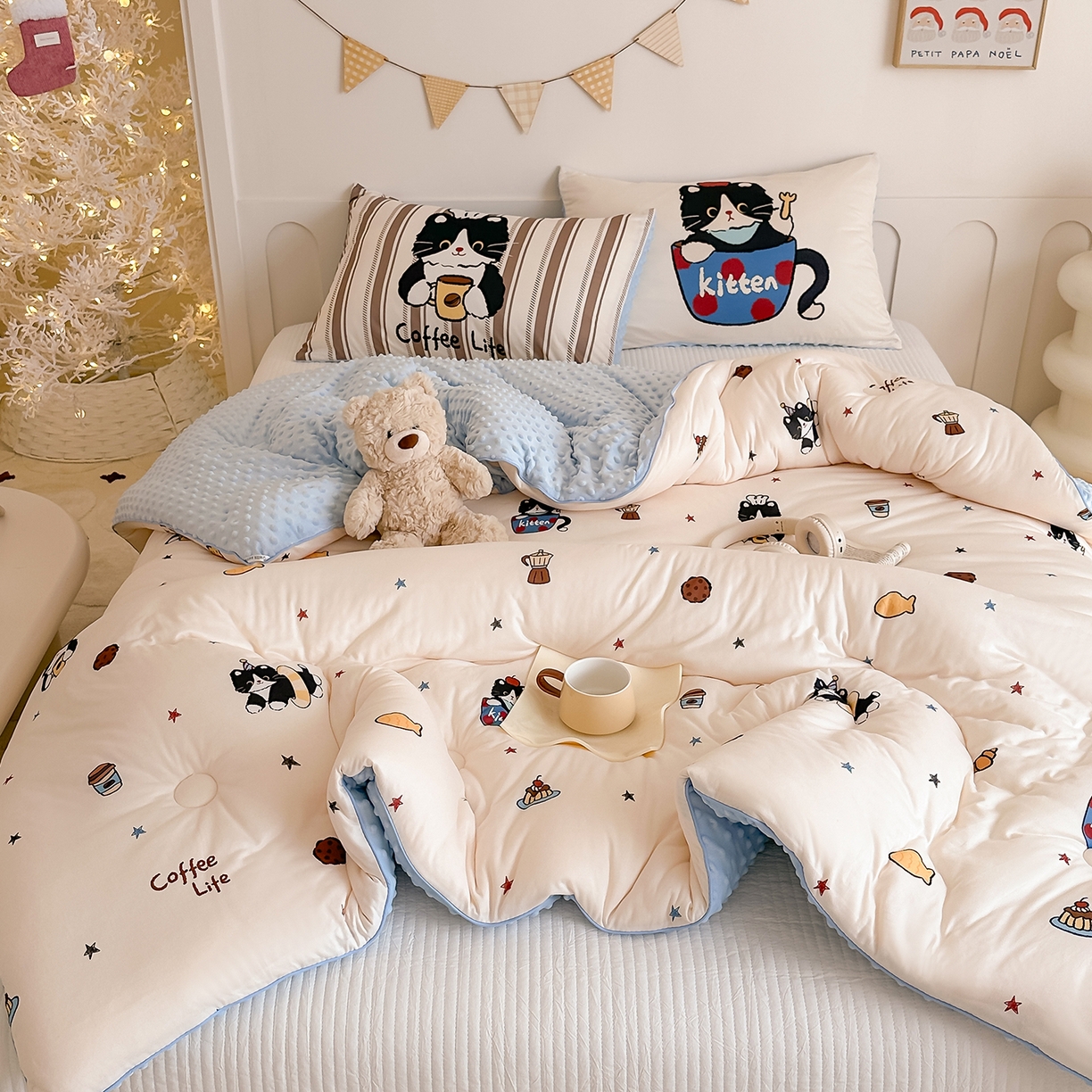 91家纺网 家纺一手货源 找家纺 RYB红黄兰 2025新款设计师原创针织棉暖暖豆豆绒秋冬被芯被子 黑猫日记