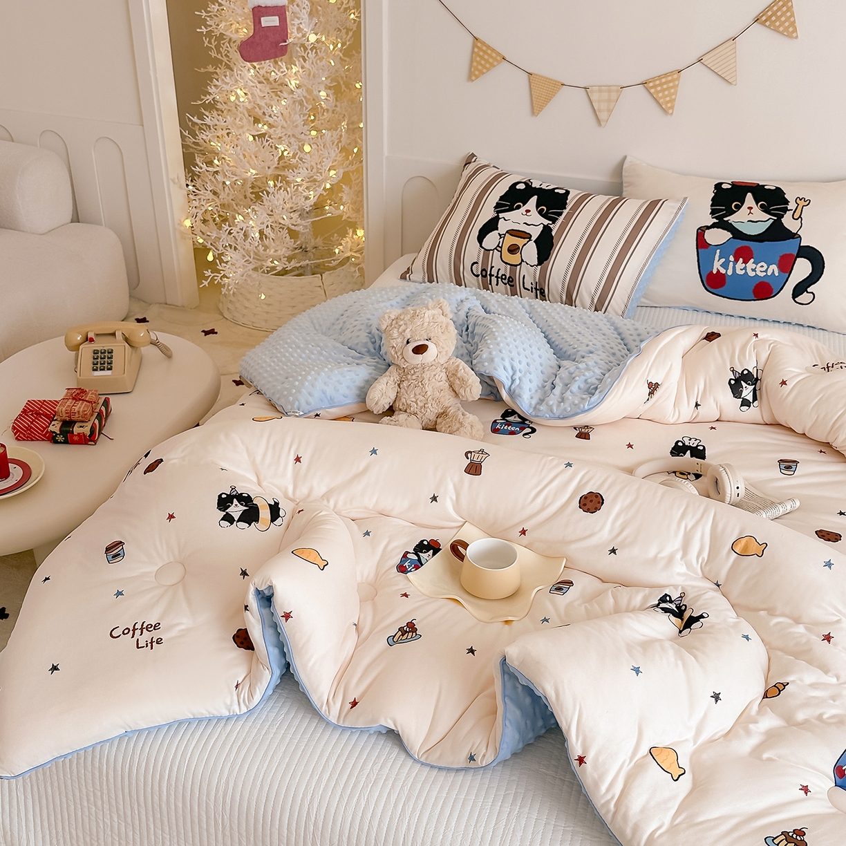 91家纺网 家纺一手货源 找家纺 RYB红黄兰 2025新款设计师原创针织棉暖暖豆豆绒秋冬被芯被子 黑猫日记