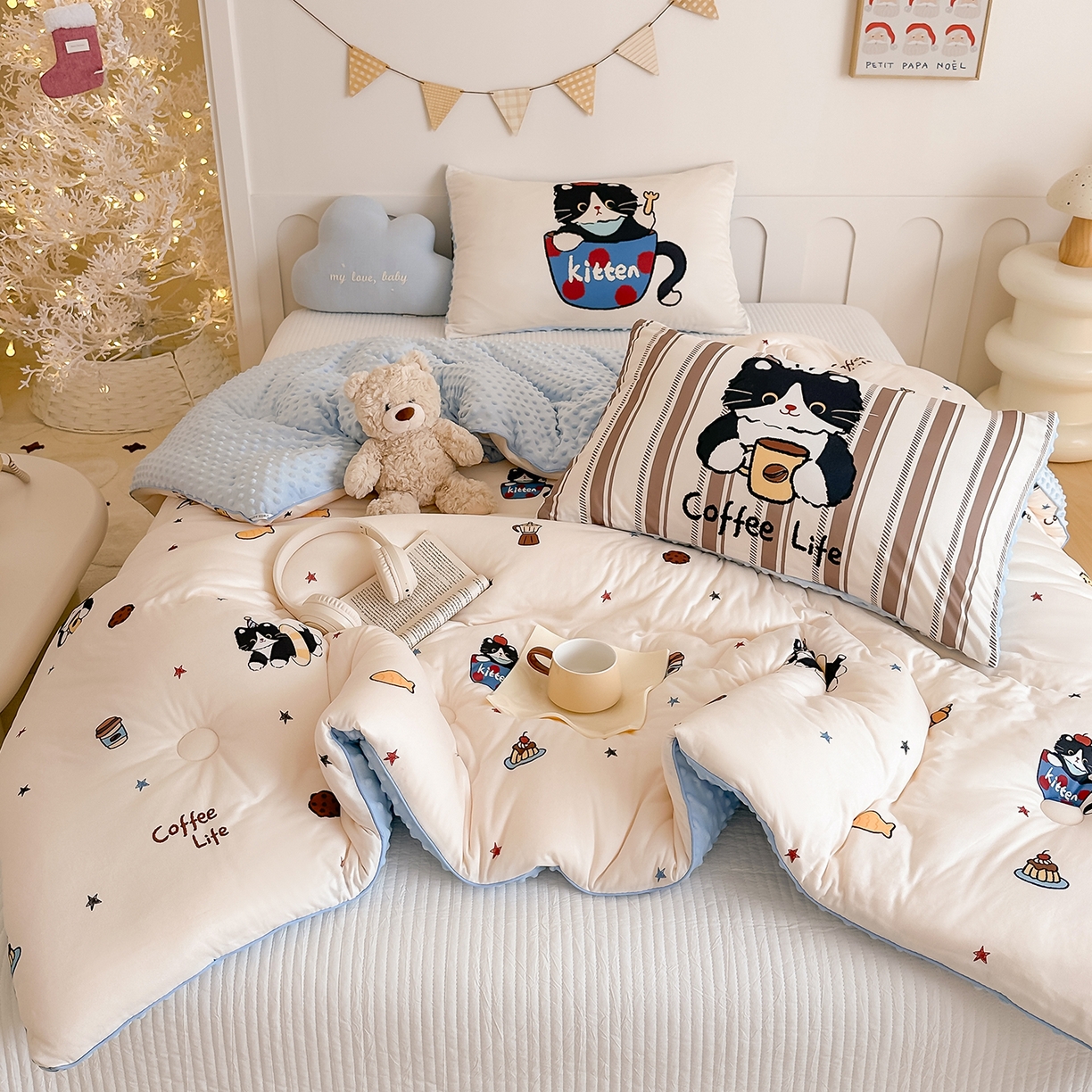 91家纺网 家纺一手货源 找家纺 RYB红黄兰 2025新款设计师原创针织棉暖暖豆豆绒秋冬被芯被子 黑猫日记