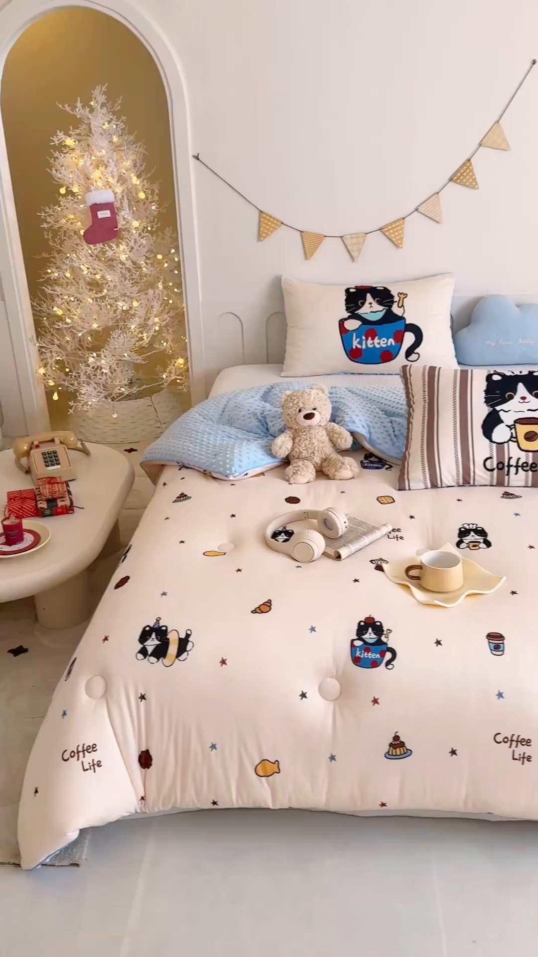 91家纺网 家纺一手货源 找家纺 RYB红黄兰 2025新款设计师原创针织棉暖暖豆豆绒秋冬被芯被子 黑猫日记